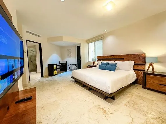 Luxury Poolfront 2br Ocean View Club *